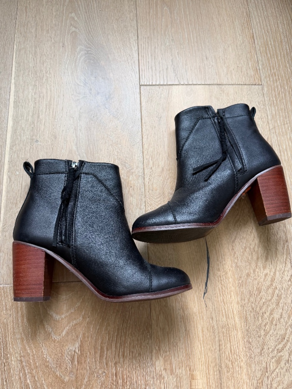 Tom’s black ankle boots size 5